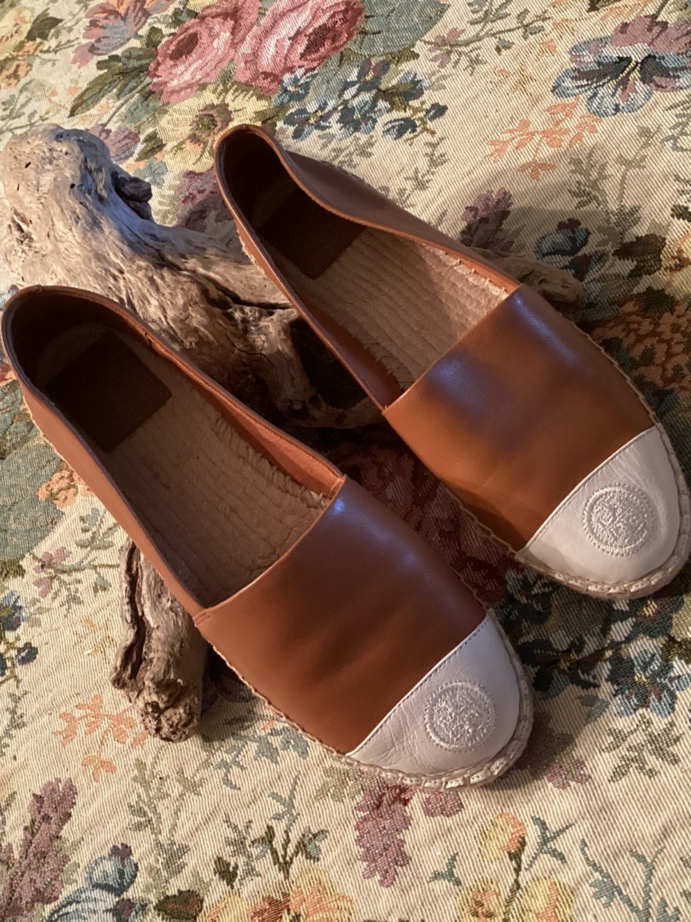 Tory Burch Color Block T Leather Espadrilles in Ambra/New Ivory Size 7